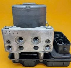 Cụm điều khiển phanh ABS Toyota Matrix đời 2003–2008.Hàng tháo xe zin mới 90% đặt mỹ 18 ngày. Mã 44510-01050 4451001050