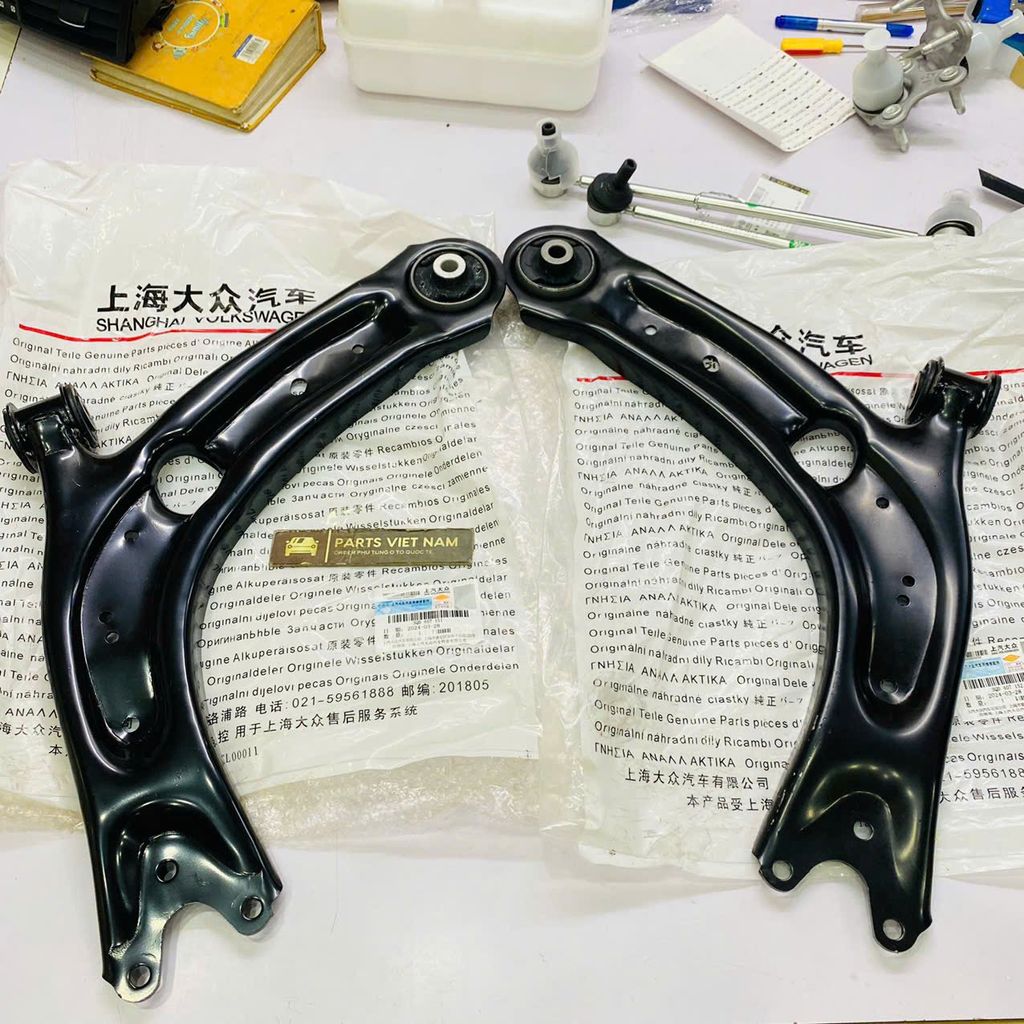 Càng A trước bên phải ( phụ ) Audi Q3, Skoda, Volkswagen Arteon, Passat, Tiguan, Touran đời 2014 - 2024. Hàng Faw VW xịn. Mã 3Q0407152AA, 3Q0407152E, 3Q0407152F, 3Q0407152G, 3Q0407152J, 3Q0407152K, 3Q0407152L, 3Q0407152M, 3Q0407152N, 3Q0407152P, 3Q0407152