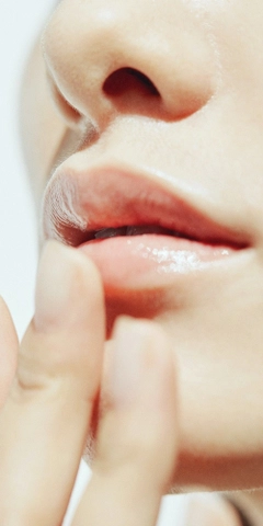 Son Dưỡng Thuần Chay SUM37 Skin Stay Moisture Lipcerin 15ml