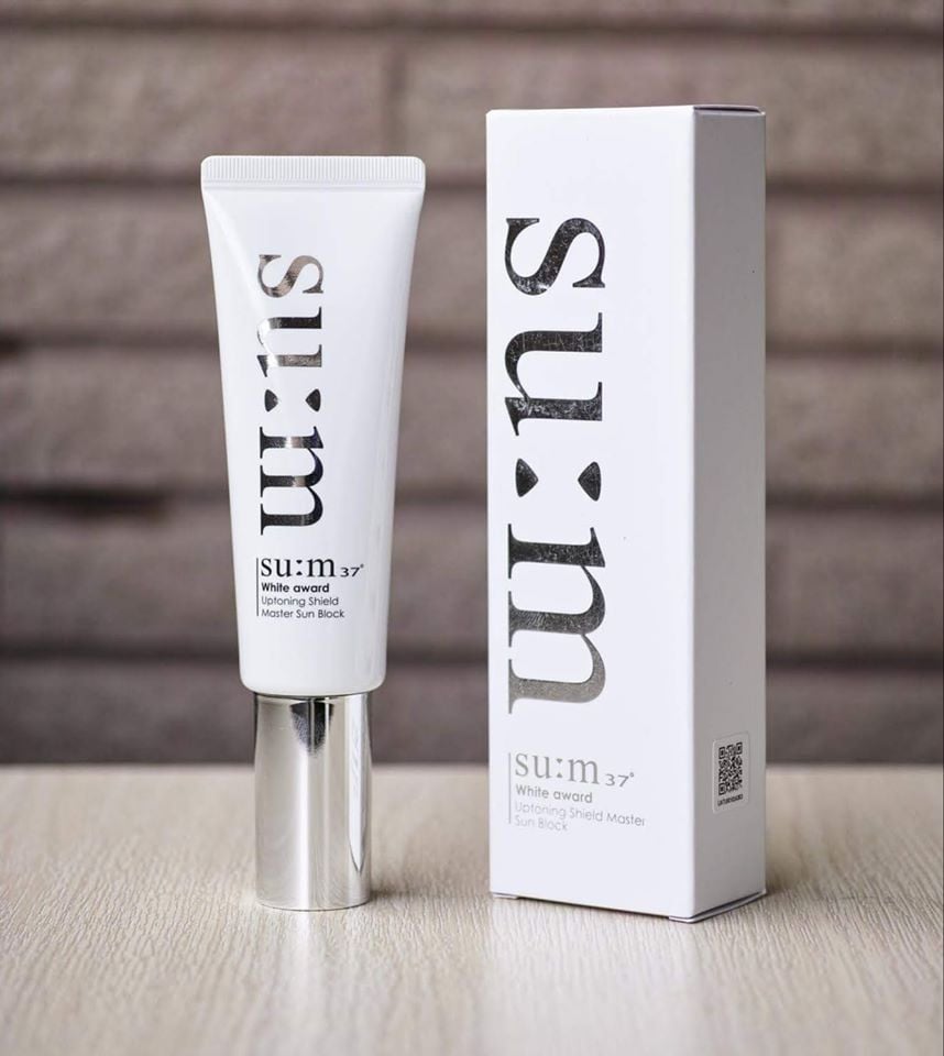 Kem Ch ng N ng D ng Tr ng SUM37 White Award Uptoning Shield