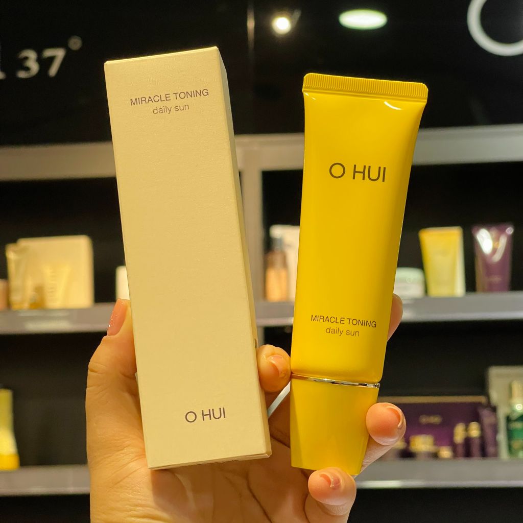 Kem Chống Nắng Đa Nắng Ohui Miracle Toning Daily Sun 50ml