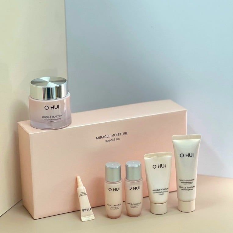 Bộ Kem Dưỡng Ẩm Ohui Miracle Moisture Ceramide Boosting Cream 60ml Special Set