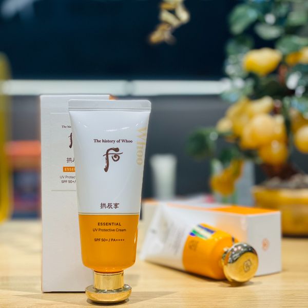 Kem Chống Nắng Dưỡng Ẩm Whoo Whoo Gongjinhyang Essential UV Protective Cream SPF 50 /PA 60ml