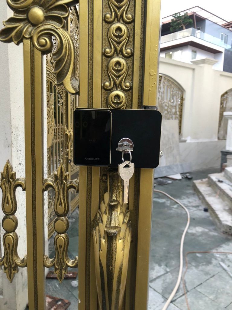 Khóa điện tử cửa cổng Kassler KL - 579CNC Gold Grey