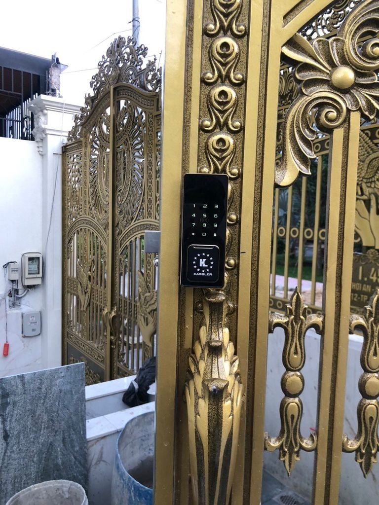 Khóa điện tử cửa cổng Kassler KL - 579CNC Gold Grey