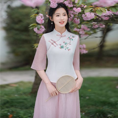  SET ÁO TRẮNG VÀ CHÂN VÁY HỒNG 