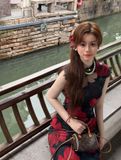  SƯỜN XÁM DÀI HOA ĐỎ 