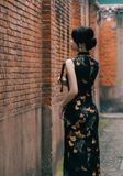  Sườn Xám Lụa Dài Đen 