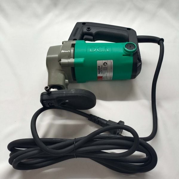Máy Cắt Tôn DCA AJJ32