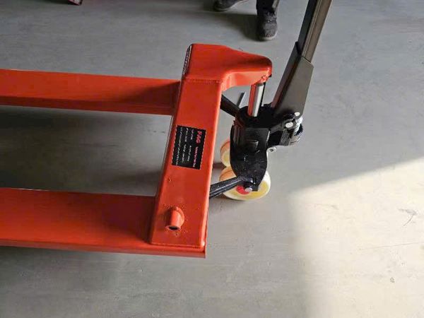 Xe nâng tay thấp 2 tấn, Xe nâng tay 2 tấn, Xe đẩy tay 2 tấn, Xe nâng thuỷ lực, Xe nâng Kenbo, Xe nâng tay 2 tấn, Xe nâng hai càng 2 tấn, Xe nâng Palet 2 tấn, Xe nâng Pallet 2 tấn, Xe nâng hàng 2 tấn