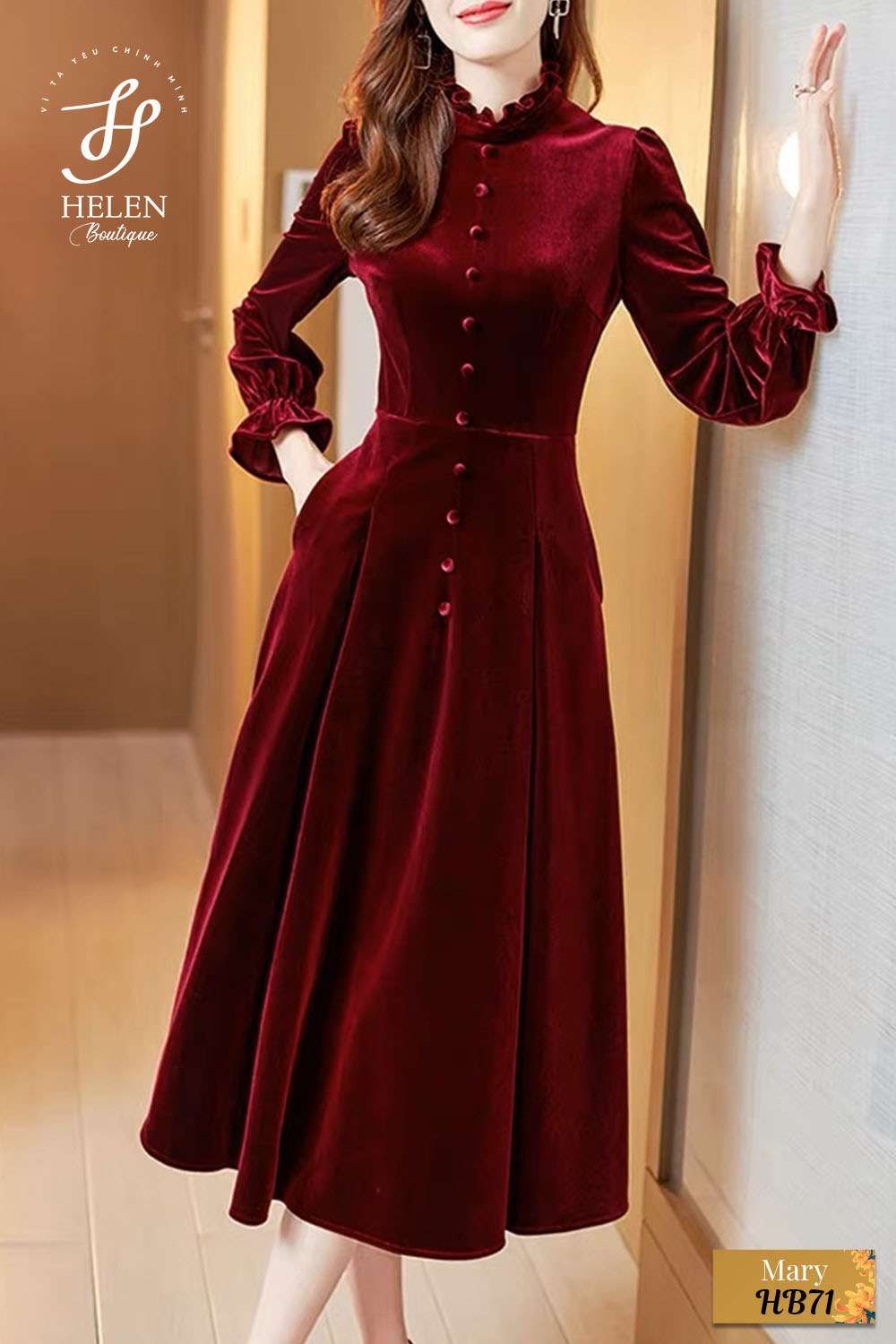  Bany Dress  chiếc váy nhung cổ yếm cutout cực sang với tone màu đỏ đô  phối tay be siêu tôn da tặng kèm nơ đá cài xinh xuất sắc nha 