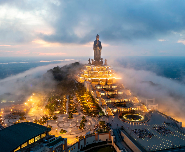  TÂY NINH: NÚI BÀ – ĐỈNH VÂN SƠN – BUFFET NĂM CHÂU 1 NGÀY 
