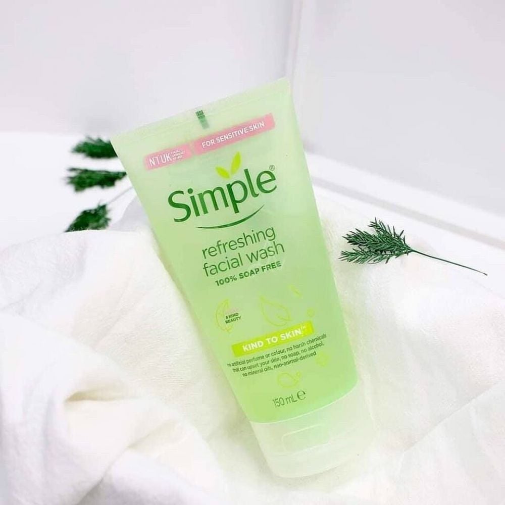 Gel Rửa Mặt Simple Dịu Nhẹ Cho Da Nhạy Cảm Kind To Skin Refreshing Facial Wash 150ml
