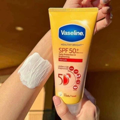 Sữa Dưỡng Thể Giúp Hỗ Trợ Sáng Da Chống Nắng Vaseline Healthy Bright Bảo Vệ Da Hàng Ngày Spf50+ Pa++++ 300ML