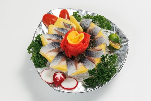  Cá Trích ép trứng sashimi 