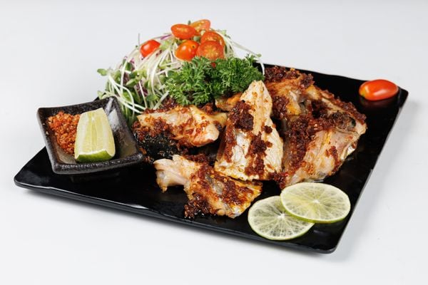  Đầu cá hồi nướng 