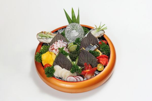  Sashimi Set đặc biệt 