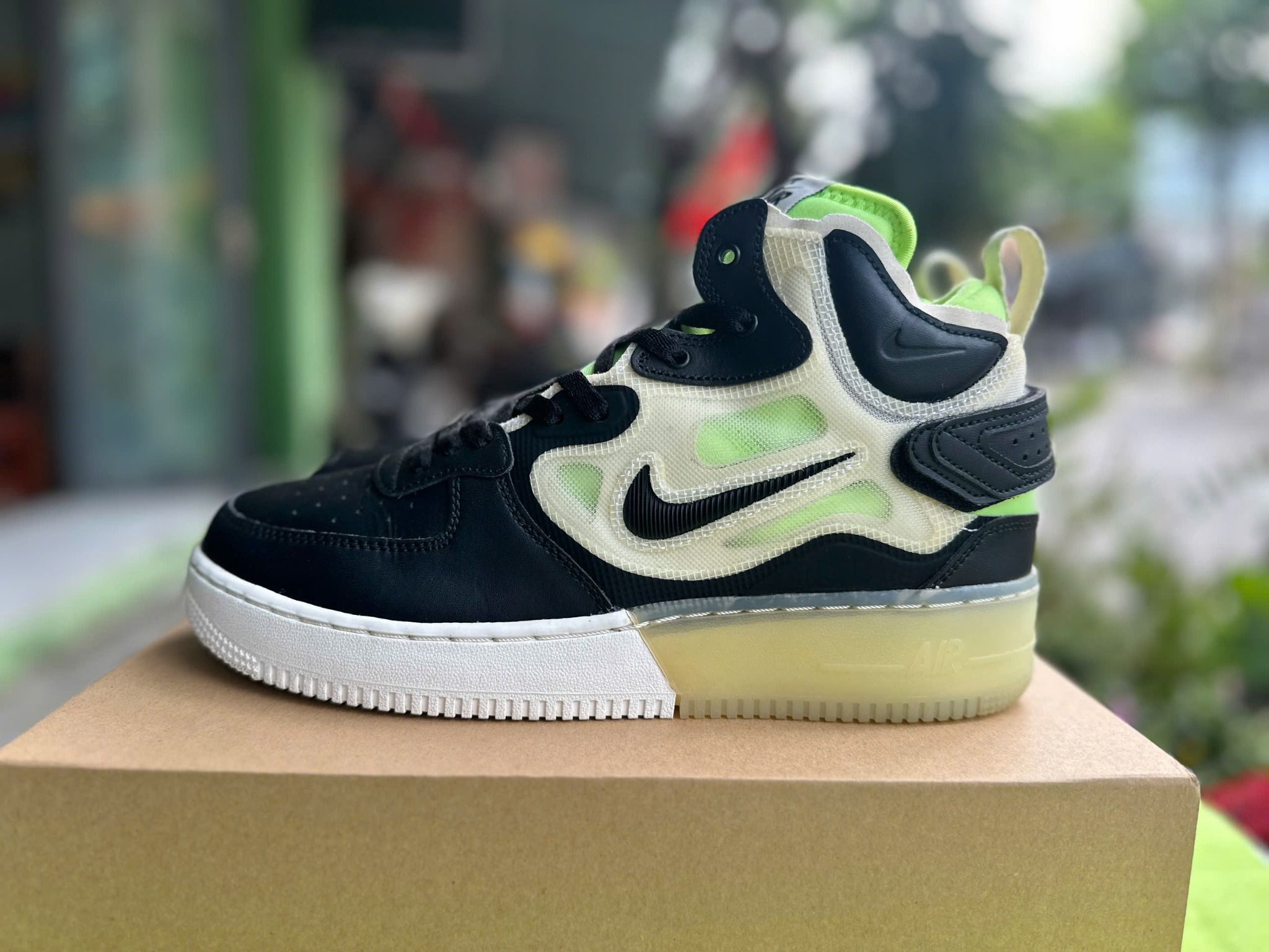 nike react mid black