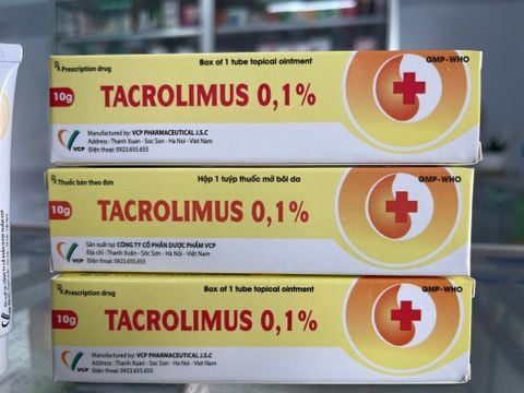  Tuýp Tacrolimus 0,1% 10g điều trị viêm da dị ứng, chàm, eczema mức độ vừa và nặng. 