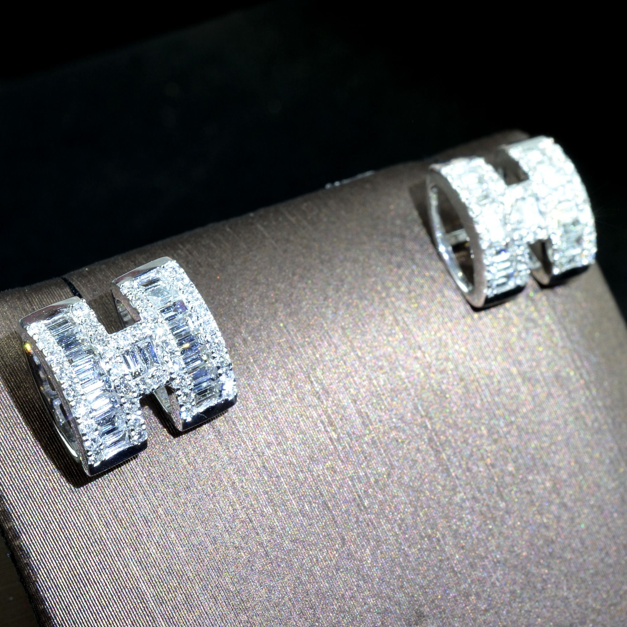  DIAMOND EARRINGS C.H (BÔNG TAI KIM CƯƠNG C.H) 