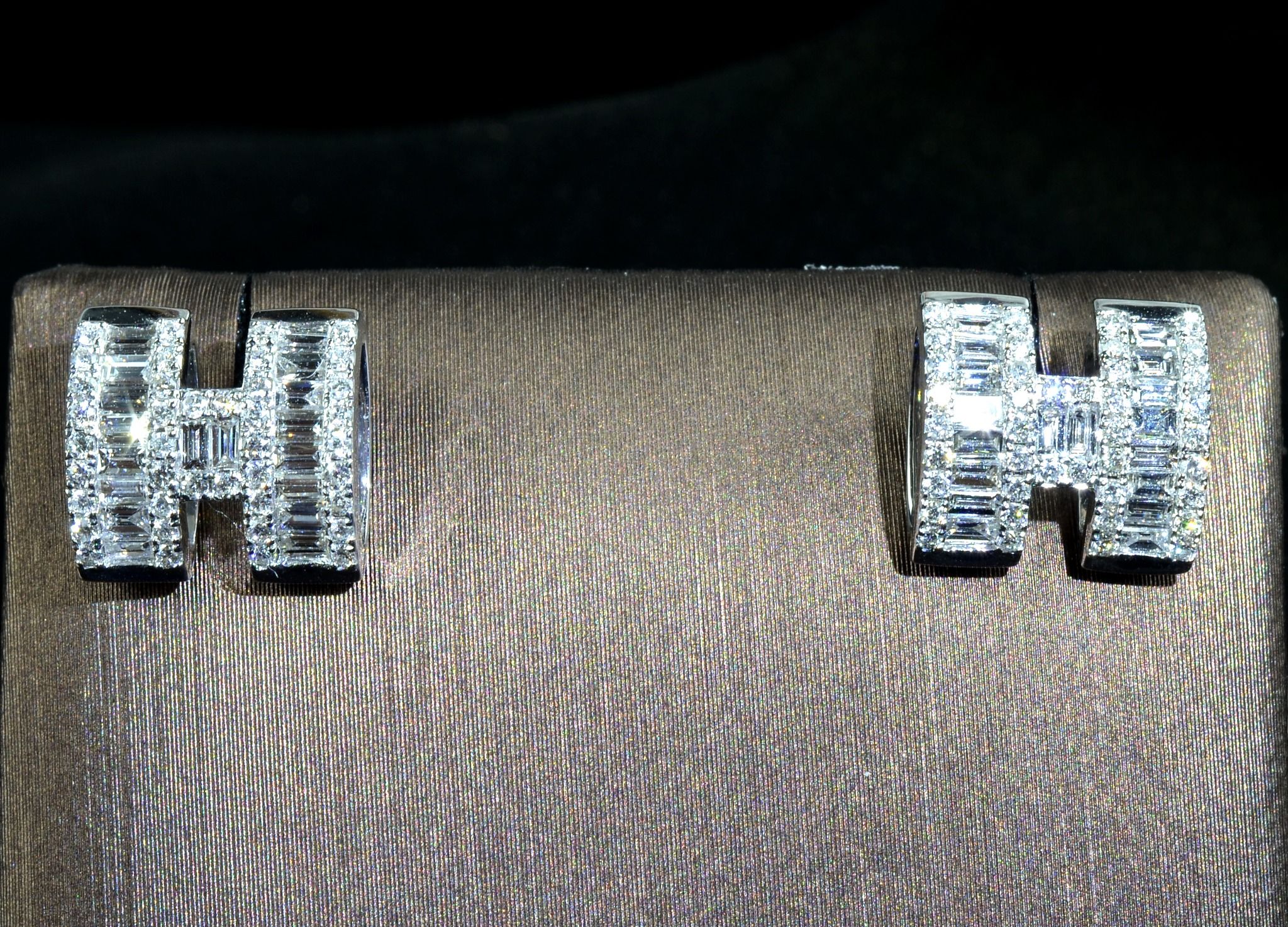  DIAMOND EARRINGS C.H (BÔNG TAI KIM CƯƠNG C.H) 