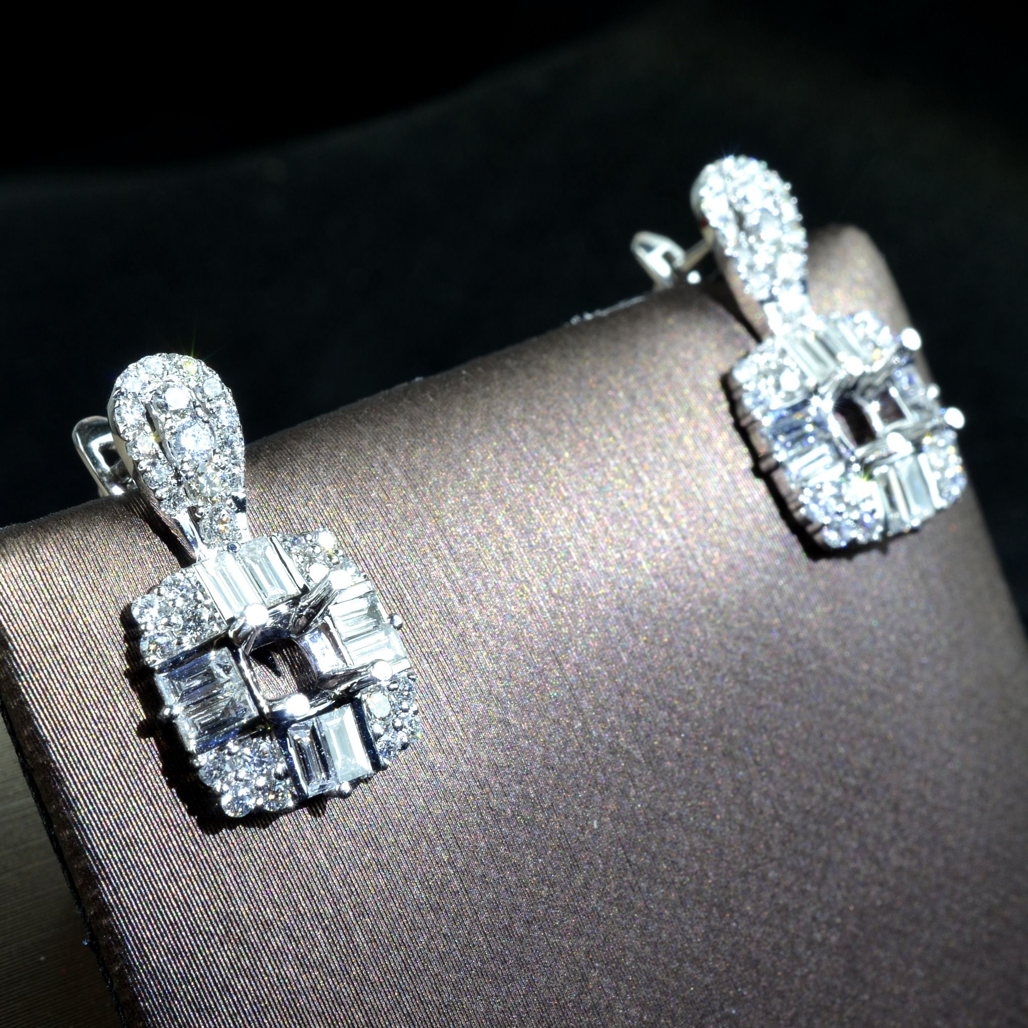  DIAMOND EARRINGS BG 5.0MM (BÔNG TAI KIM CƯƠNG BẬT VUÔNG BG Ổ CHỦ 5.0li) 