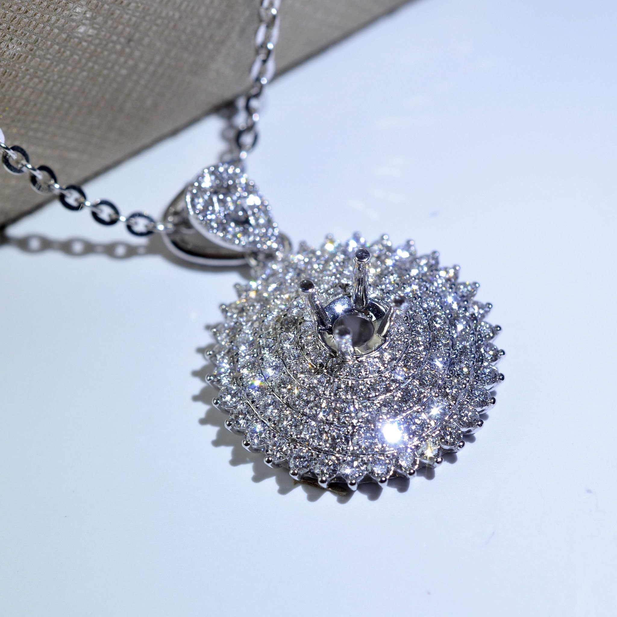  HALO DIAMOND PENDANT 750 6.5MM (MẶT DÂY KIM CƯƠNG HALO 750 6.5LI) 