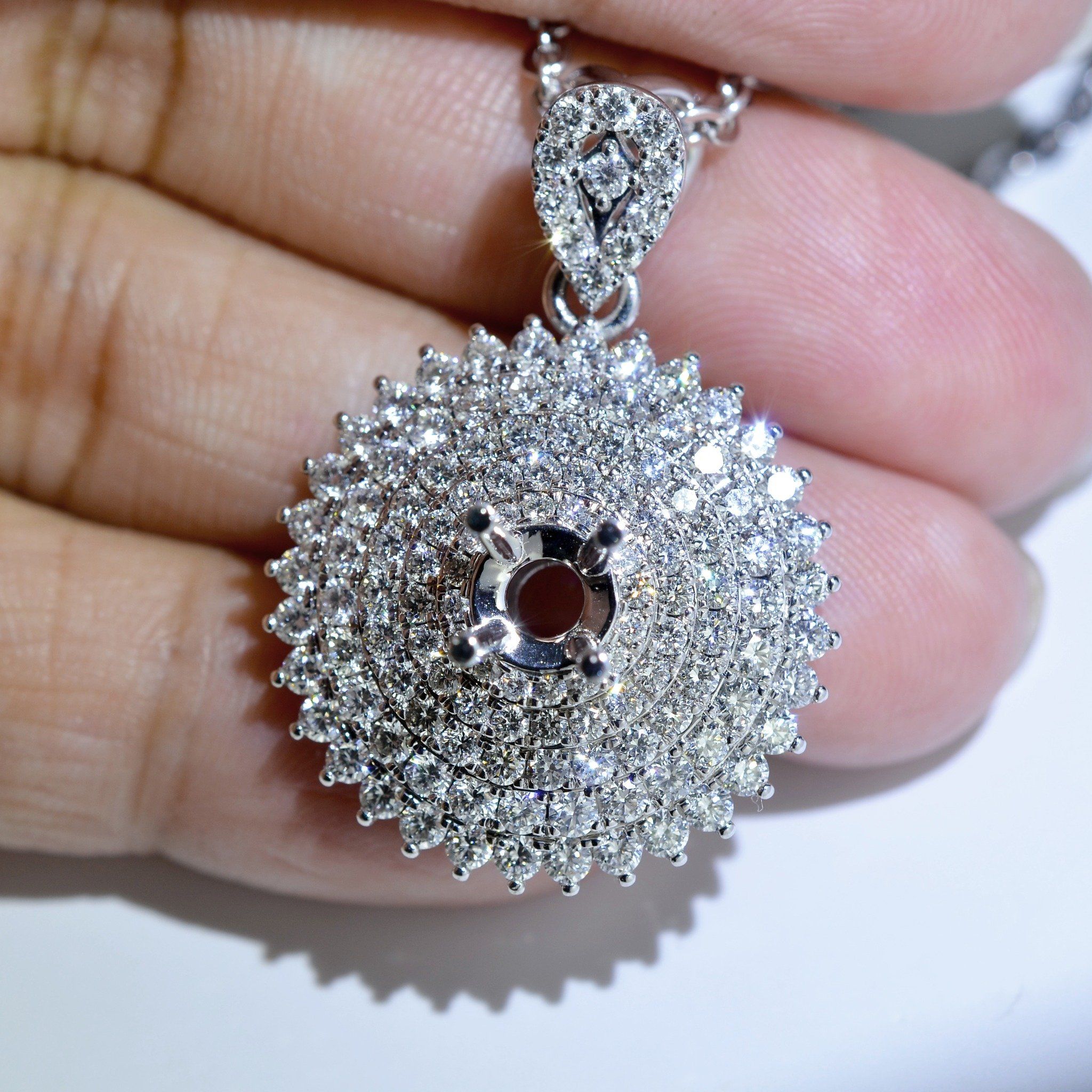  HALO DIAMOND PENDANT 750 6.5MM (MẶT DÂY KIM CƯƠNG HALO 750 6.5LI) 