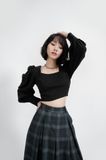  Áo croptop cổ vuông tay bồng 