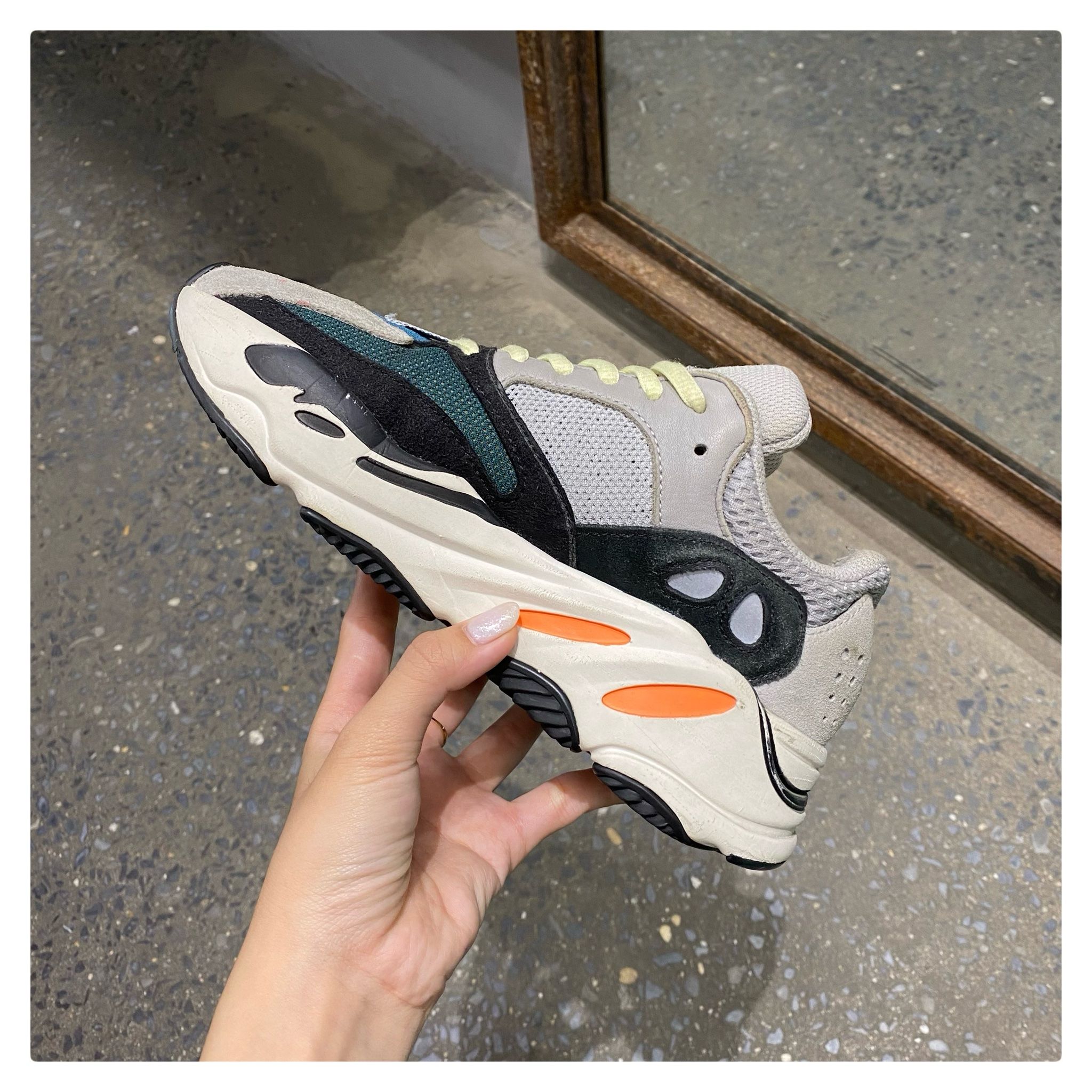 new yeezy wave runner 700
