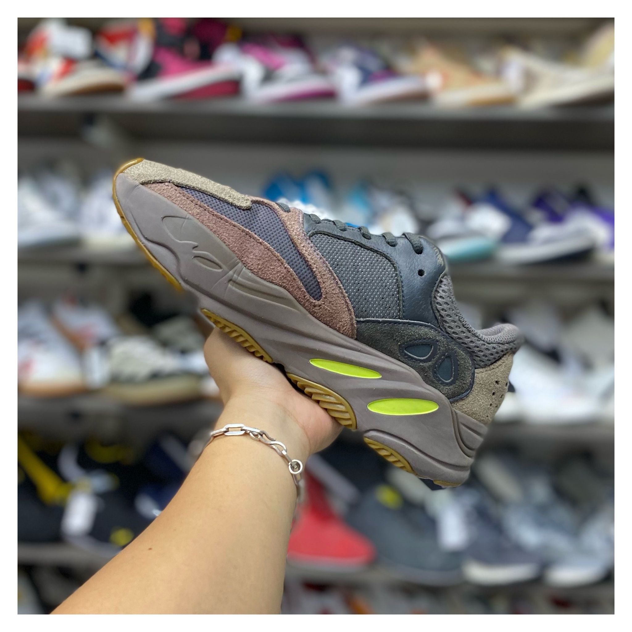 yeezy boost mauve 700