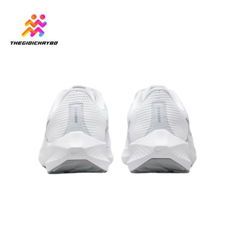  [MUA 1 ĐÔI GIẢM 35%, MUA 2 ĐÔI GIẢM 50%] Giày Chạy Bộ Nữ Nike Pegasus 40 - White & Metallic Silver 