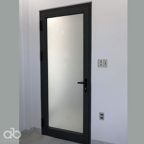 Cửa đi nhôm xingfa mở quay 1 cánh sử dụng cho Toilet