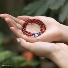 Vòng đá Garnet cắt giác 4 li cuốn 3 mix charm Kinh Luân (TRS VHM 227)