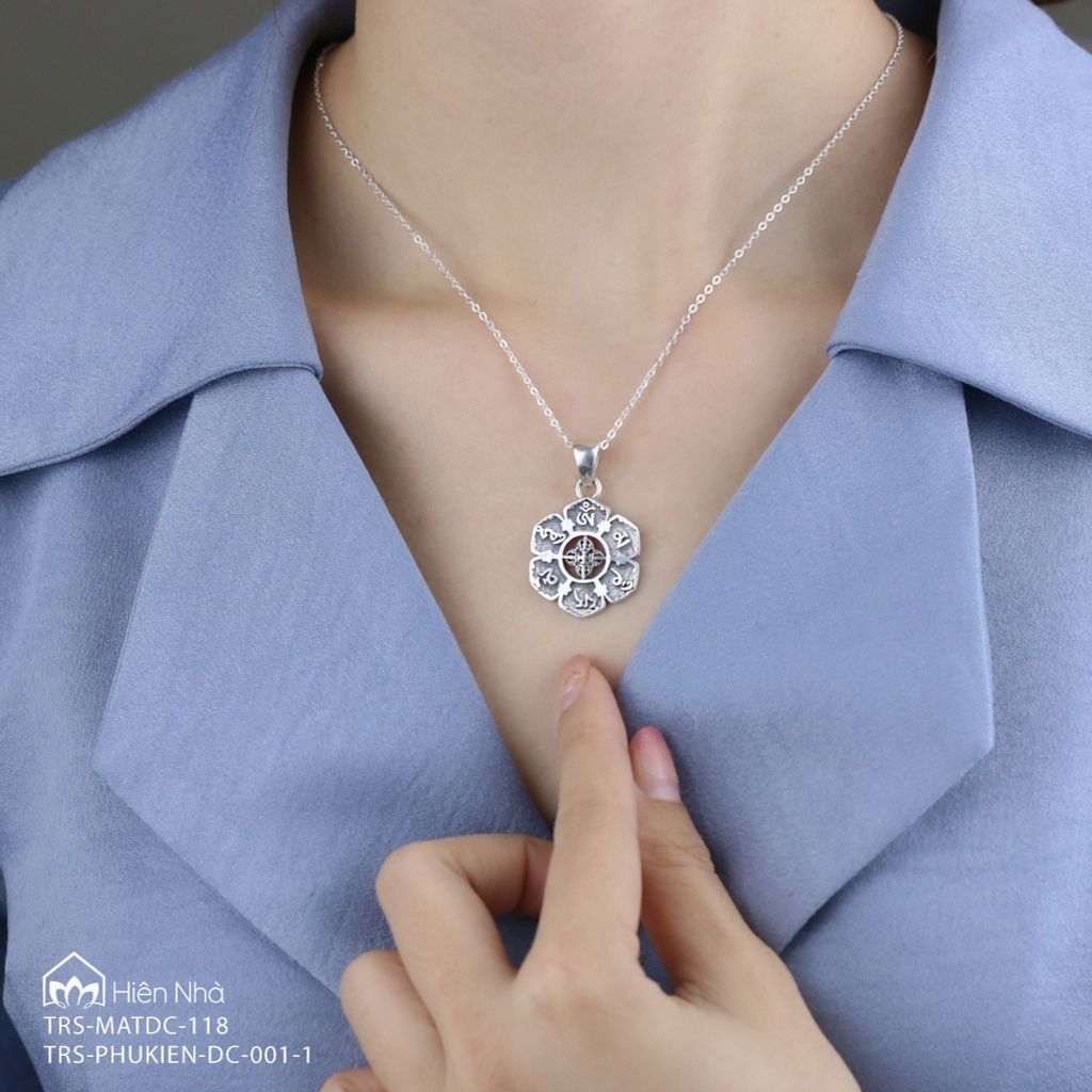 Mặt dây chuyền bạc khắc Om Mani Padme Hum biểu tượng Chày Kim Cang (TRS MATDC 118)