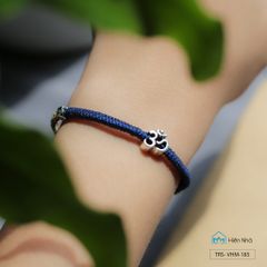 Vòng tết dây xanh coban mix ngũ sắc charm chữ Om (VHM 185)