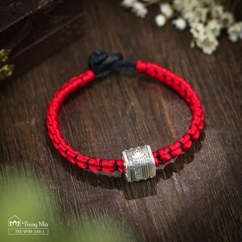 Vòng tết dây đỏ charm bạc Kalachakra (TRS VHM 349 1)