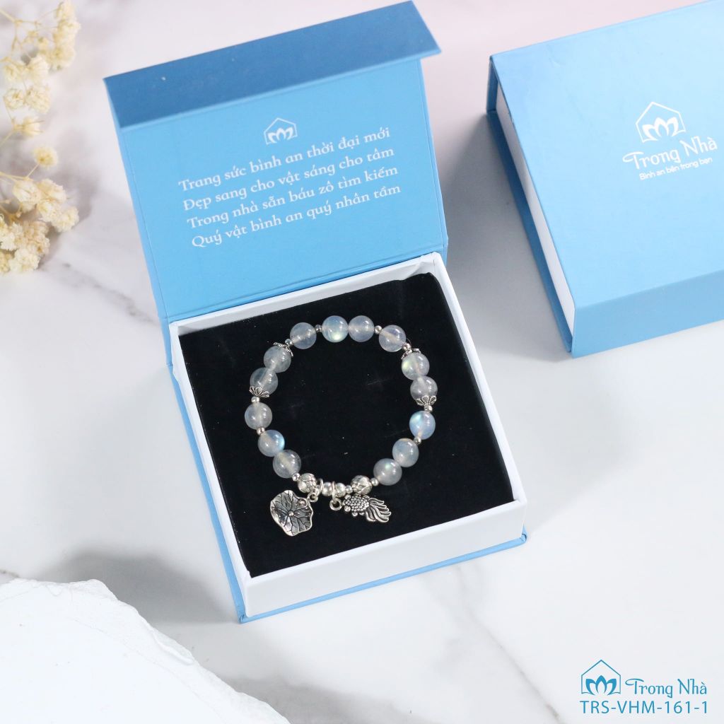 Vòng hắc nguyệt quang 8 li mix charm cá chép lá sen ( VHM 161-1 )