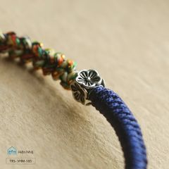 Vòng tết dây xanh coban mix ngũ sắc charm chữ Om (VHM 185)