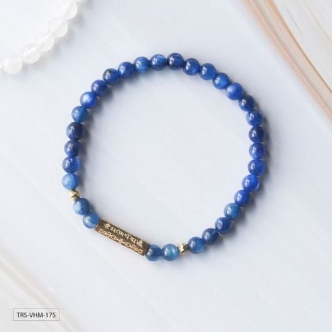 Vòng đá Kyanite mix charm trụ vàng Om Mani Padme Hum (TRS VHM 175)