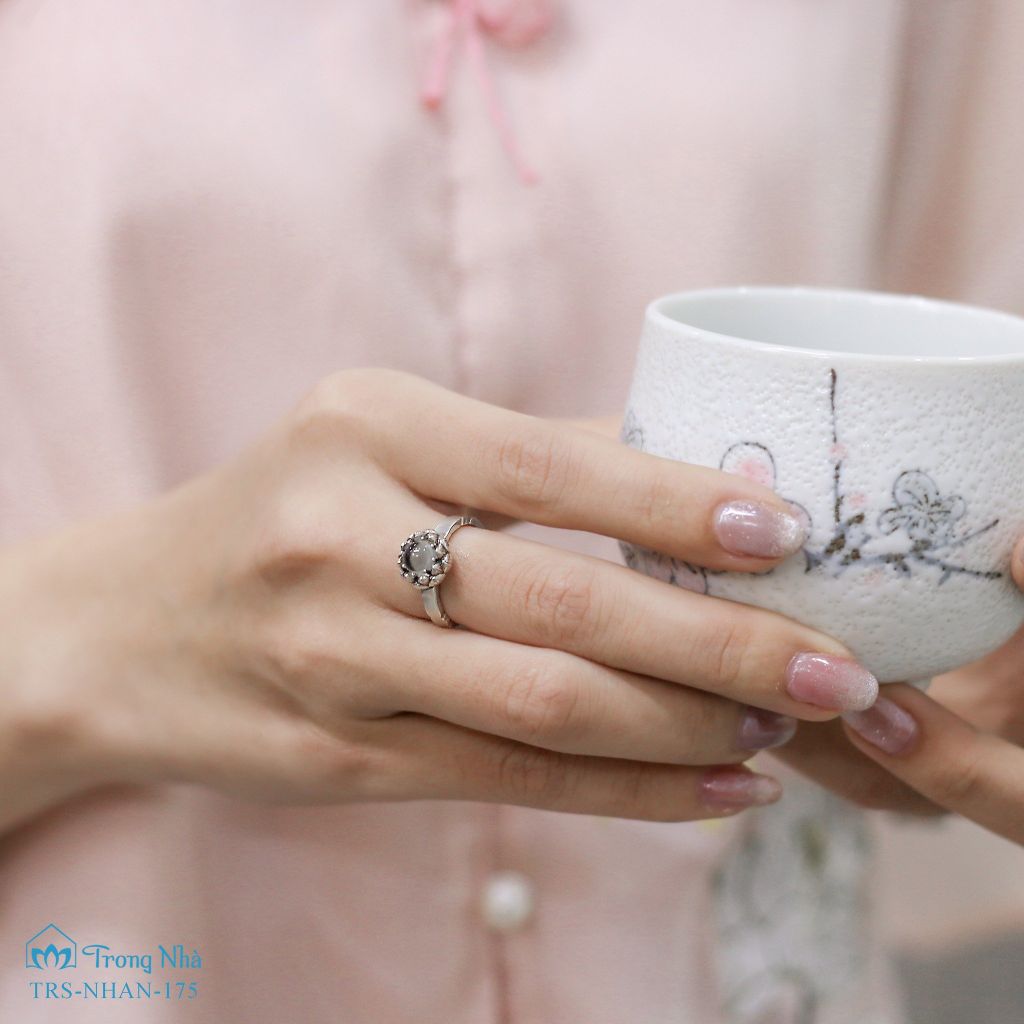 Nhẫn bạc liên hoa hộ tâm - Hoa sen đính đá Quan Âm phổ chiếu ( NHAN 175 )