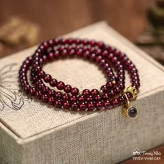 Vòng tay garnet 4 li cuốn 3 mix charm vàng phổ chiếu chú đại bi (TRSV VHM 041)