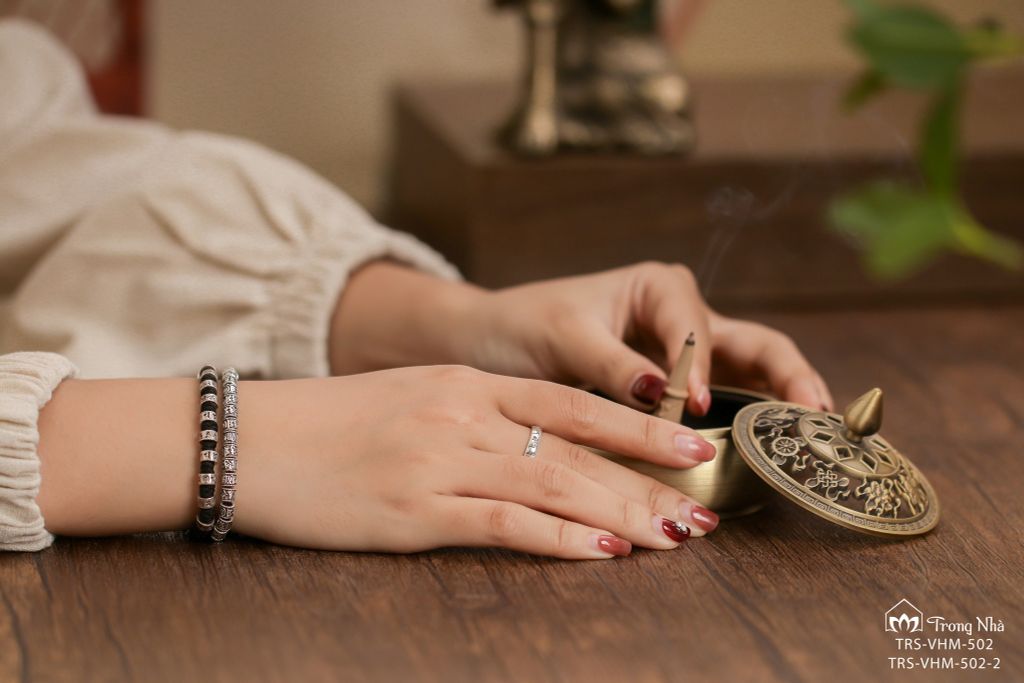 Vòng tay tết dây siêu biến chú Om Mani Padme Hum ( VHM 502 )