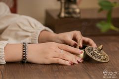 Vòng tay tết dây siêu biến chú Om Mani Padme Hum ( VHM 502 )