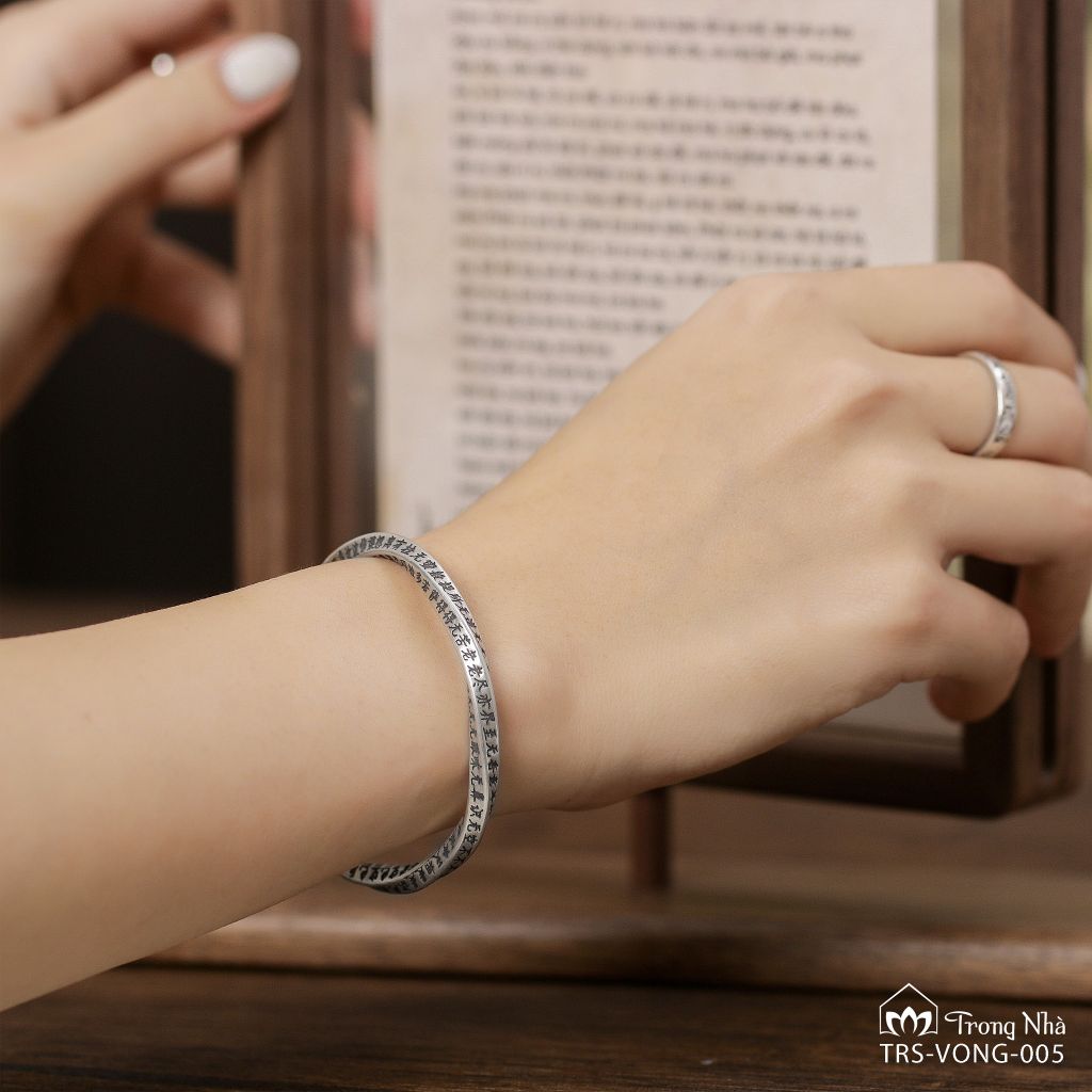 Vòng bạc kim cang xoắn khắc bát nhã tâm kinh ( TRS VONG 005 )