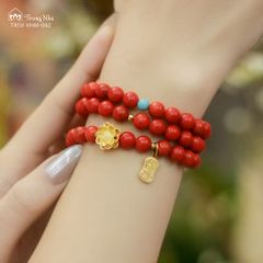 Vòng san hô đỏ cuốn 3 charm Hoa sen vàng mix charm treo Om Mani (TRSV VHM 042 )