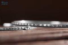 Vòng tay bạc mảnh khắc chú Om mani padme hum ( VONG 194 )