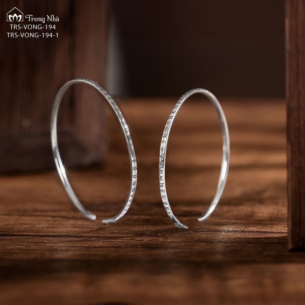 Vòng tay bạc mảnh khắc chú Om mani padme hum ( VONG 194 )