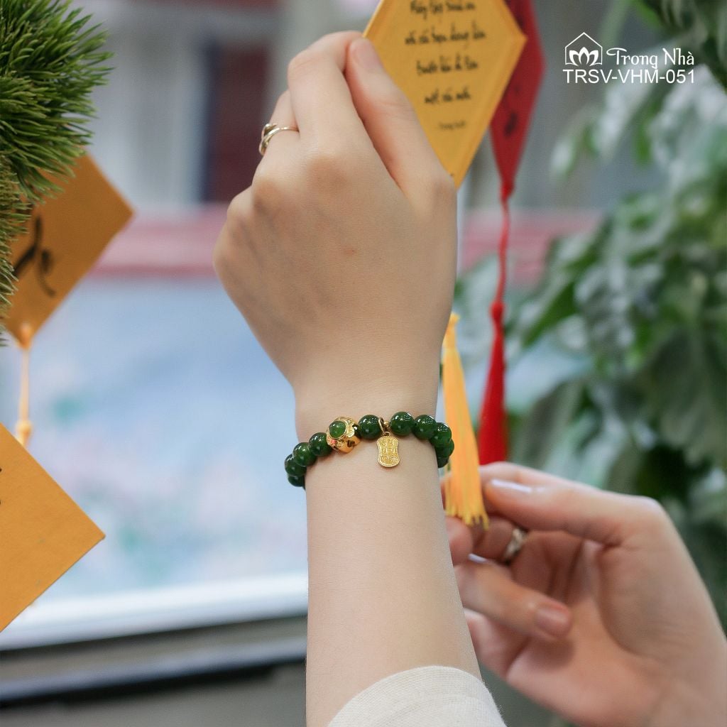 Vòng ngọc bích charm om mani vàng đính ngọc ( TRSV VHM 051 )