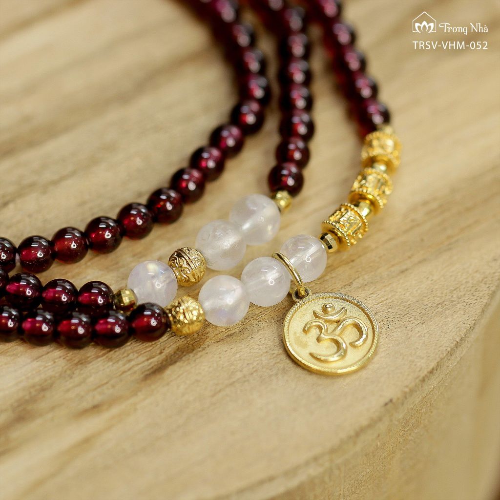 Vòng Garnet cuốn 3 mix charm Om mani vàng ( TRSV VHM 052 )